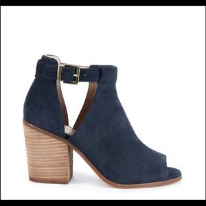 Bootie Ferris NWT size 6 navy “ Ink”